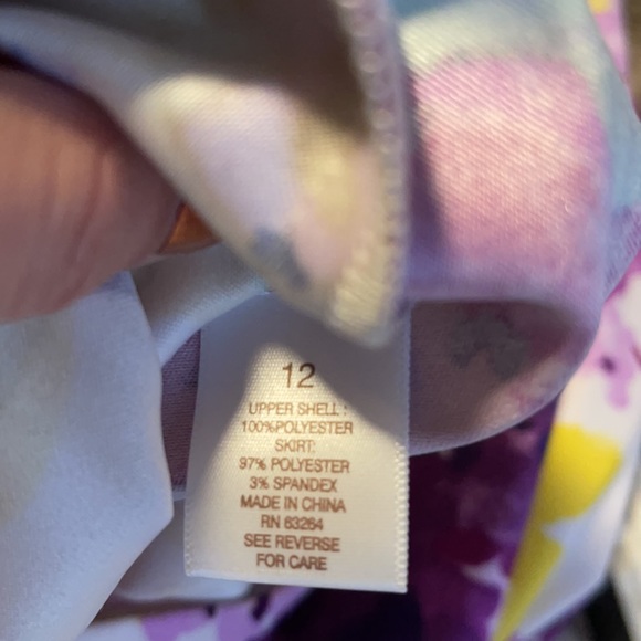 V-neck sleeveless knee length dress - Picture 5 of 6